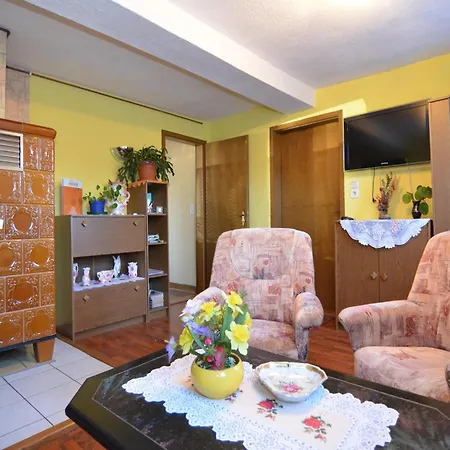 In With Garden Apartment