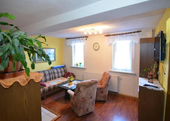 Forest Escape With Garden Daire